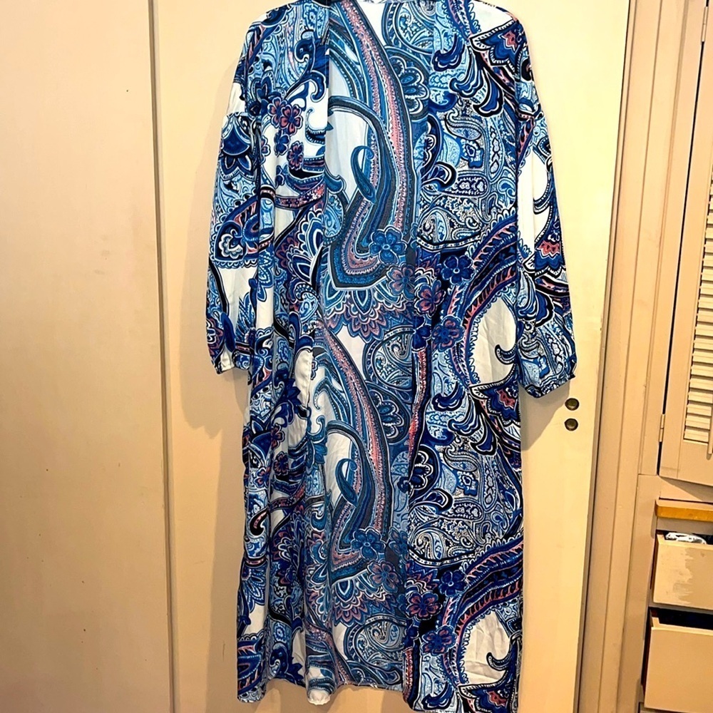 Shein Long Kimono size XL great color scheme and fits up to 2XL